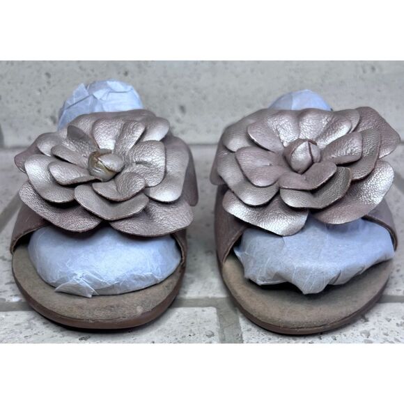 Boc Born Concept Windflower Gold Slip On Sandals Size 10 - Picture 3 of 13